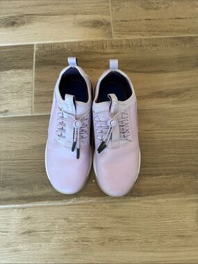 Clove 8 Classic Lavender nursing shoes sneakers